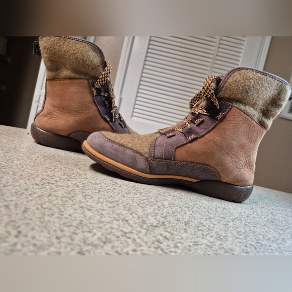 Chacos Brown Outdoor Boots Suze 8 - Picture 6 of 10